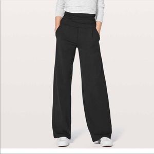 Lululemon Activewear Bottoms Pants Black Take lt
Easy